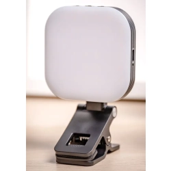 Uniwersalna lampka LED do smartfona
